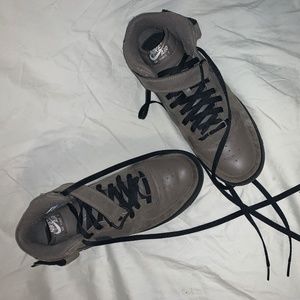 Mens - Nike Air Force 1 (2010) Size 10.5